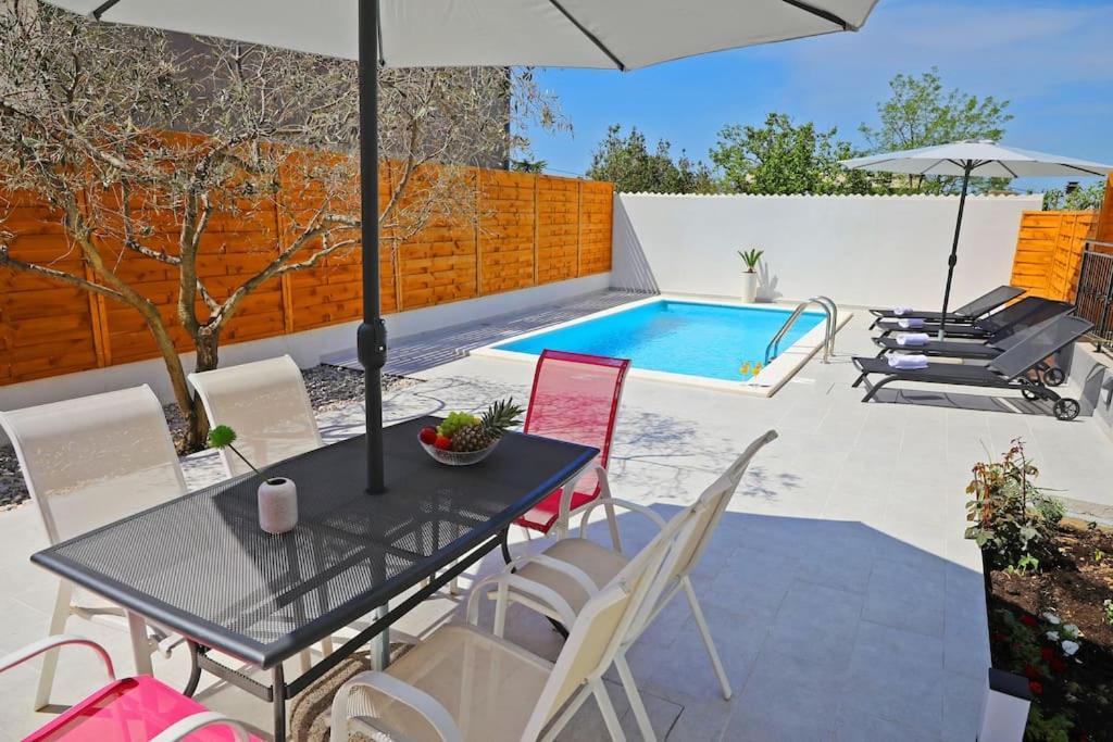 Luxury Apartment Petra With Private Pool Zadar Exterior photo