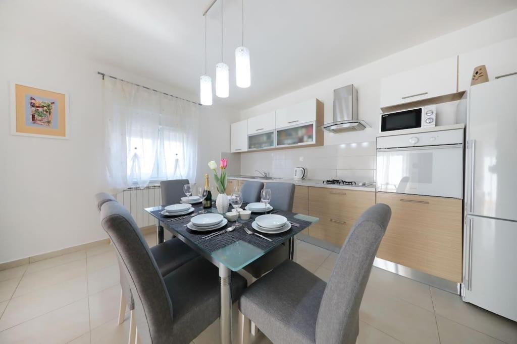 Luxury Apartment Petra With Private Pool Zadar Exterior photo